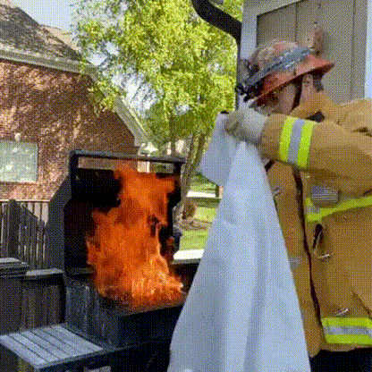 Rapidly Extinguish Small Fires, No Mess - Introducing Our Easy-to-Use Fire Blanket!